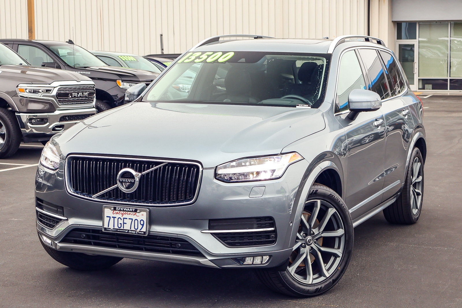 2016 Volvo XC90 T6 AWD Momentum's photo