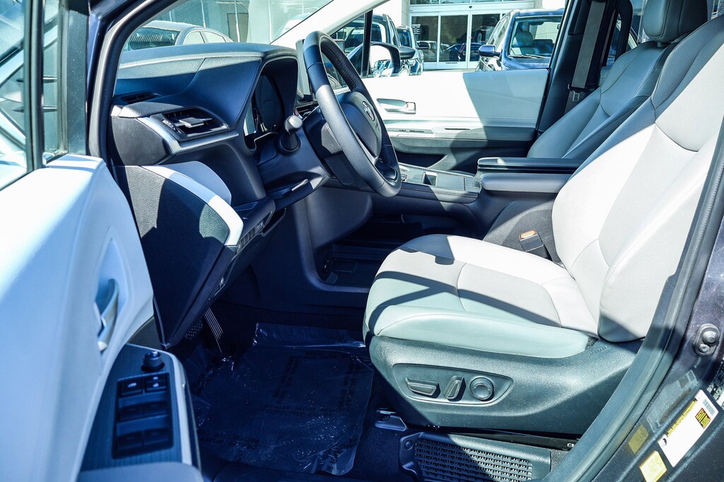 Used 2025 Toyota Sienna XLE 7 Passenger Van Passenger Van