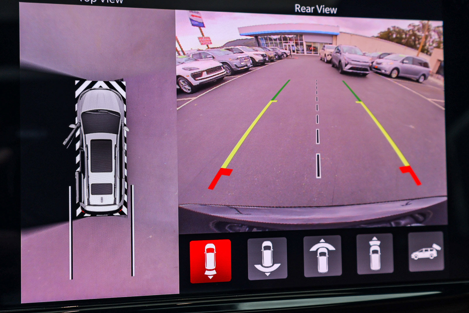 2023 Chrysler Pacifica Plug-In Hybrid Pinnacle photo 4