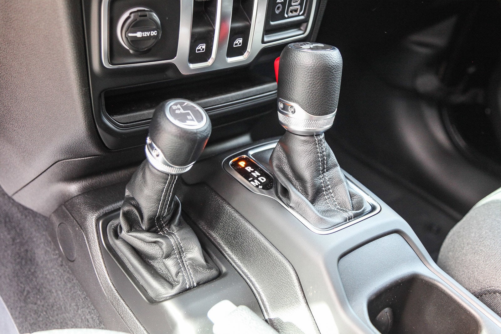 2026 Jeep Wrangler 2-DOOR SPORT — 第 9 张照片，共 30 张