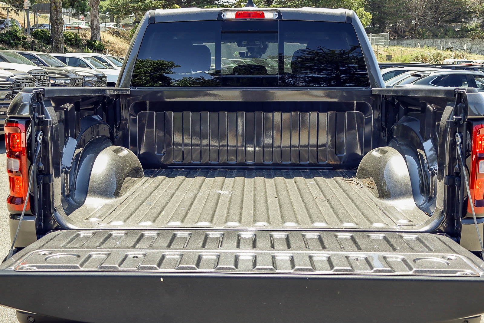 2026 Ram 1500 TRADESMAN CREW CAB 4X4 — foto 15 de 30