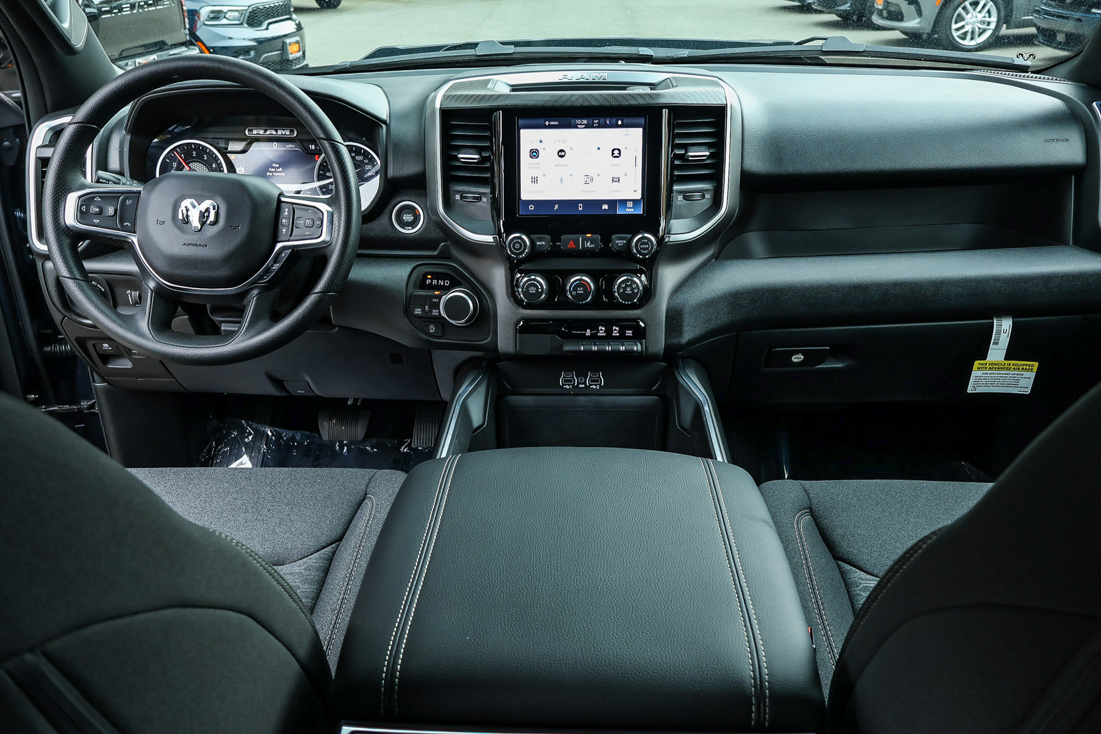 2026 Ram 1500 TRADESMAN CREW CAB 4X4 — foto 7 de 30