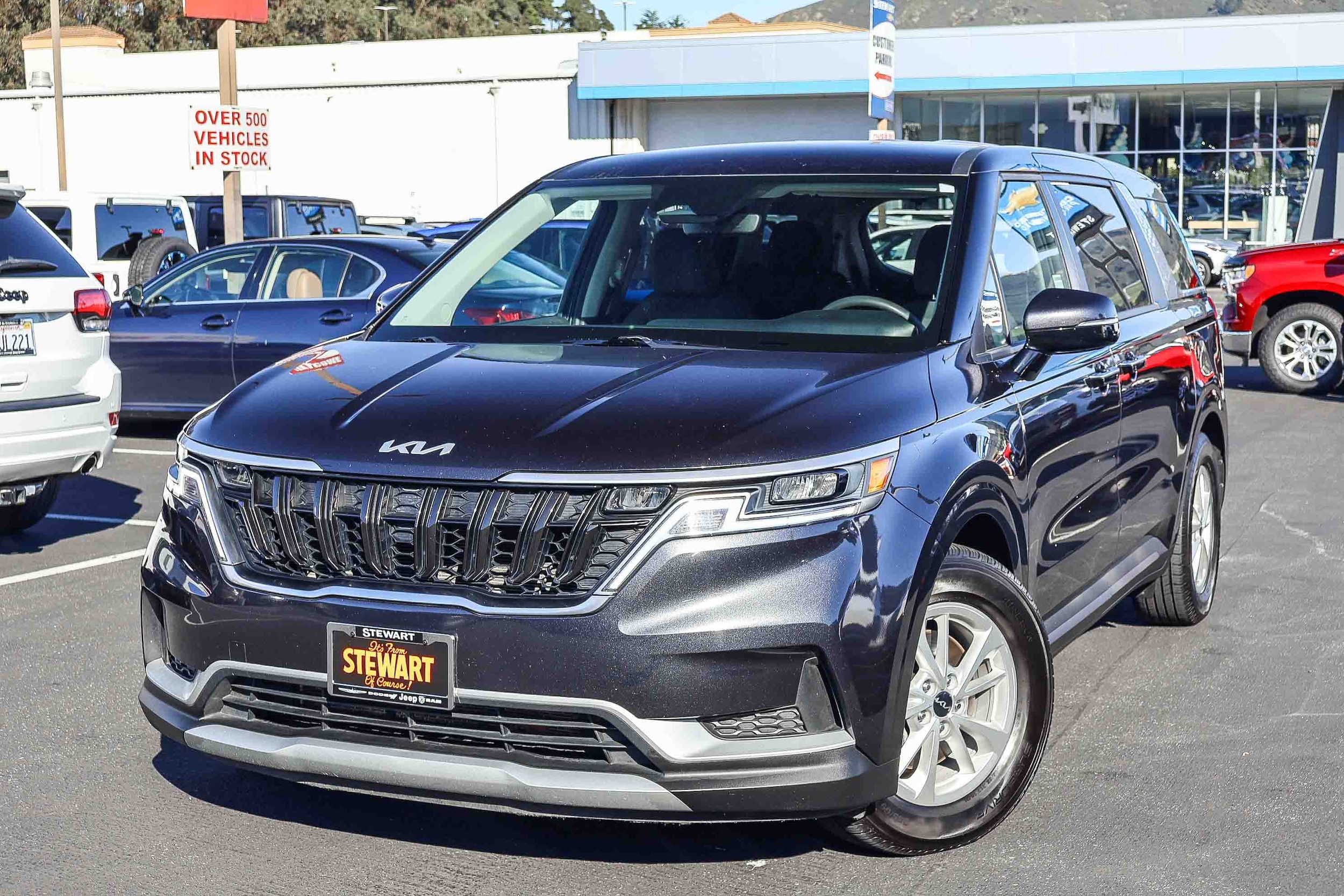 2024 Kia Carnival LX's photo