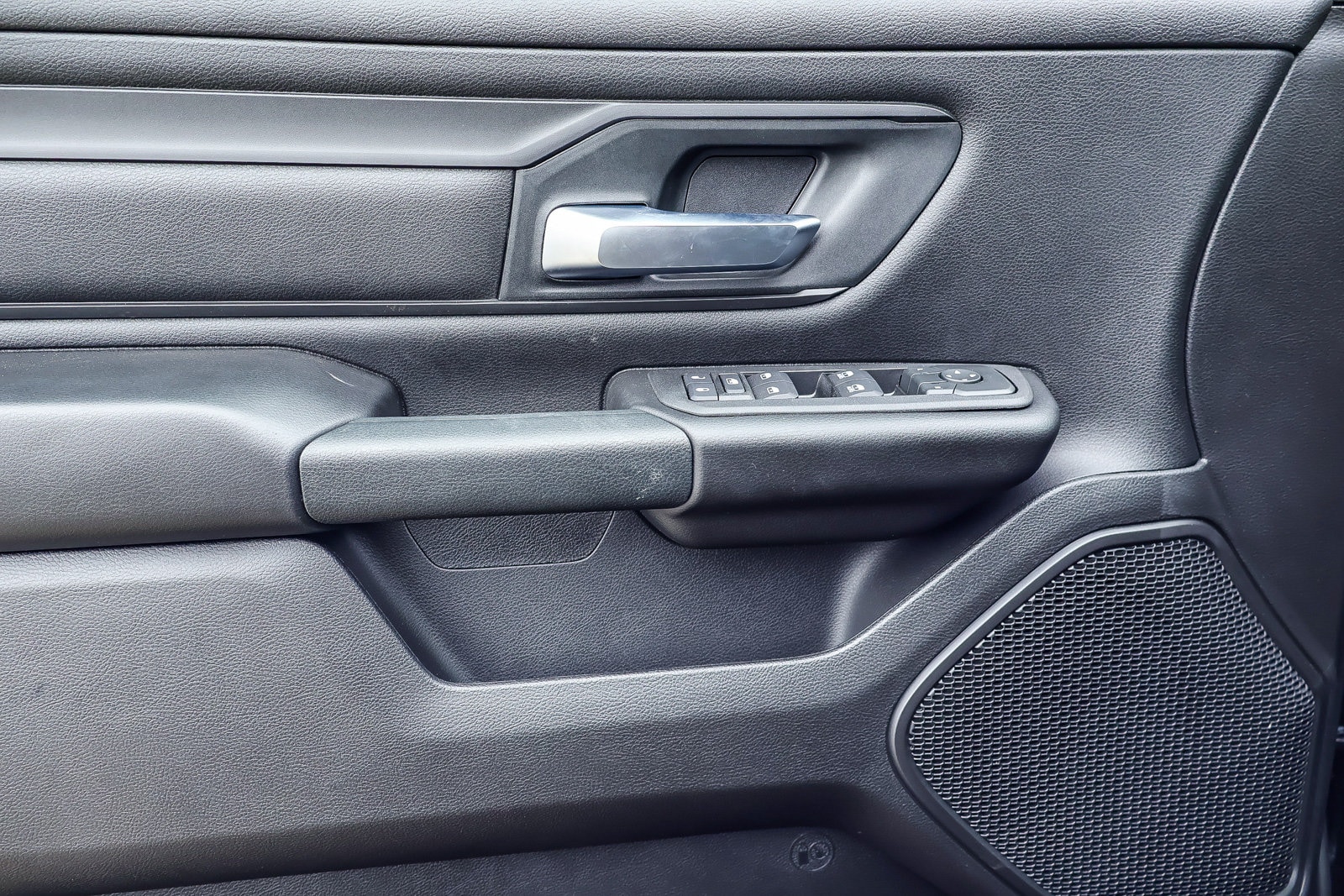 2026 Ram 1500 TRADESMAN CREW CAB 4X4 — photo 10 of 30