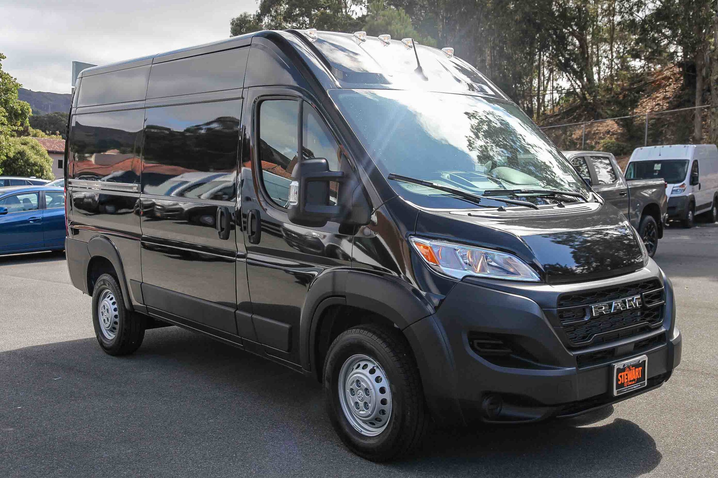 2026 Ram ProMaster 1500 Tradesman High Roof Cargo Van photo 2
