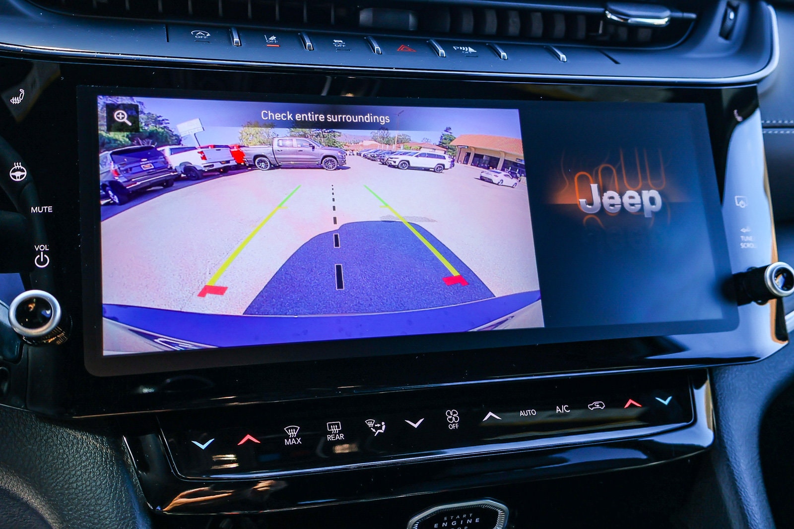 2026 Jeep Grand Cherokee L LAREDO 4X4 — foto 7 de 29