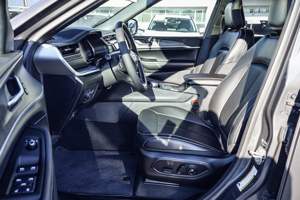 New 2025 Jeep Grand Cherokee LIMITED 4X4 Sport Utility