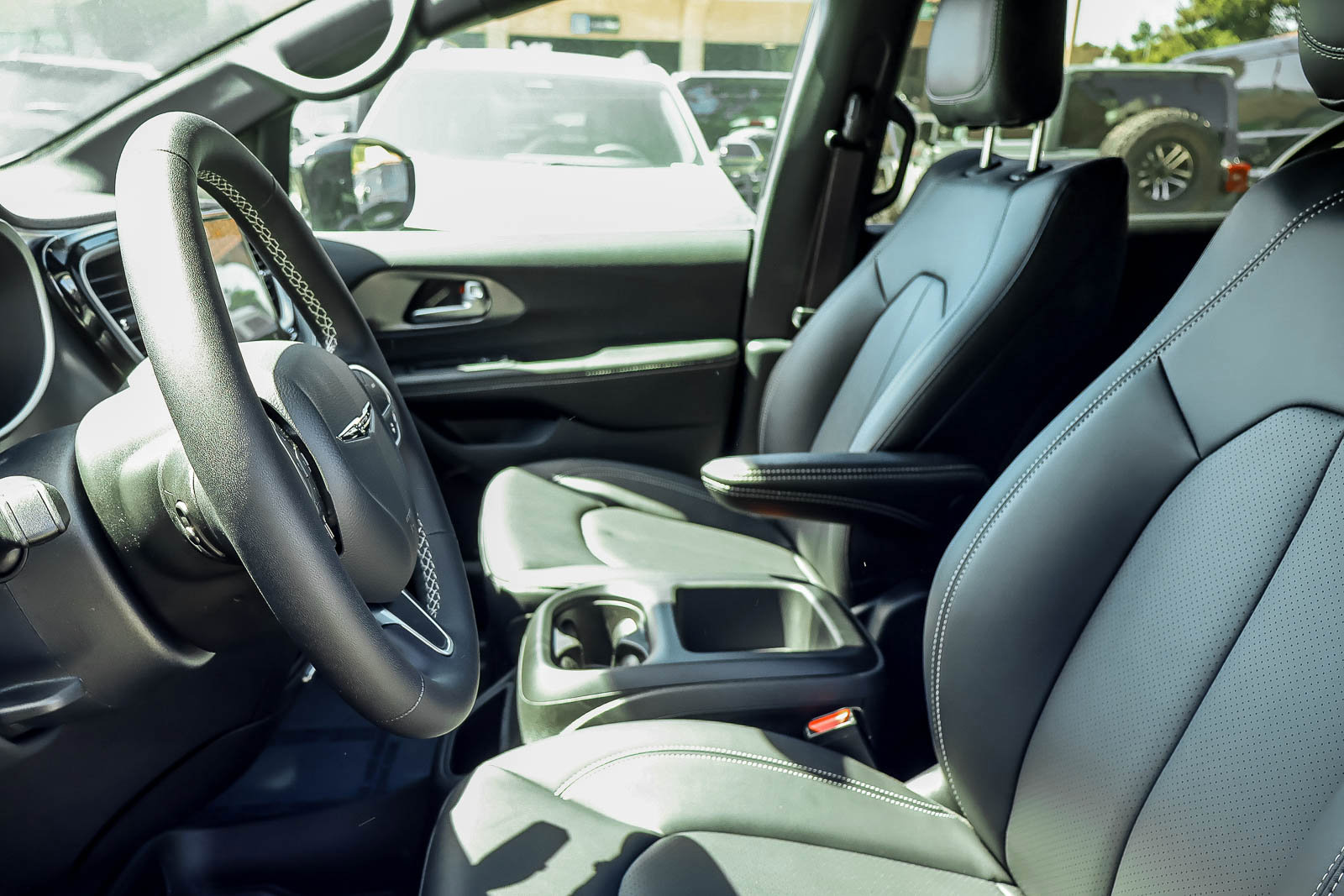 2026 Chrysler Pacifica SELECT — photo 15 of 34