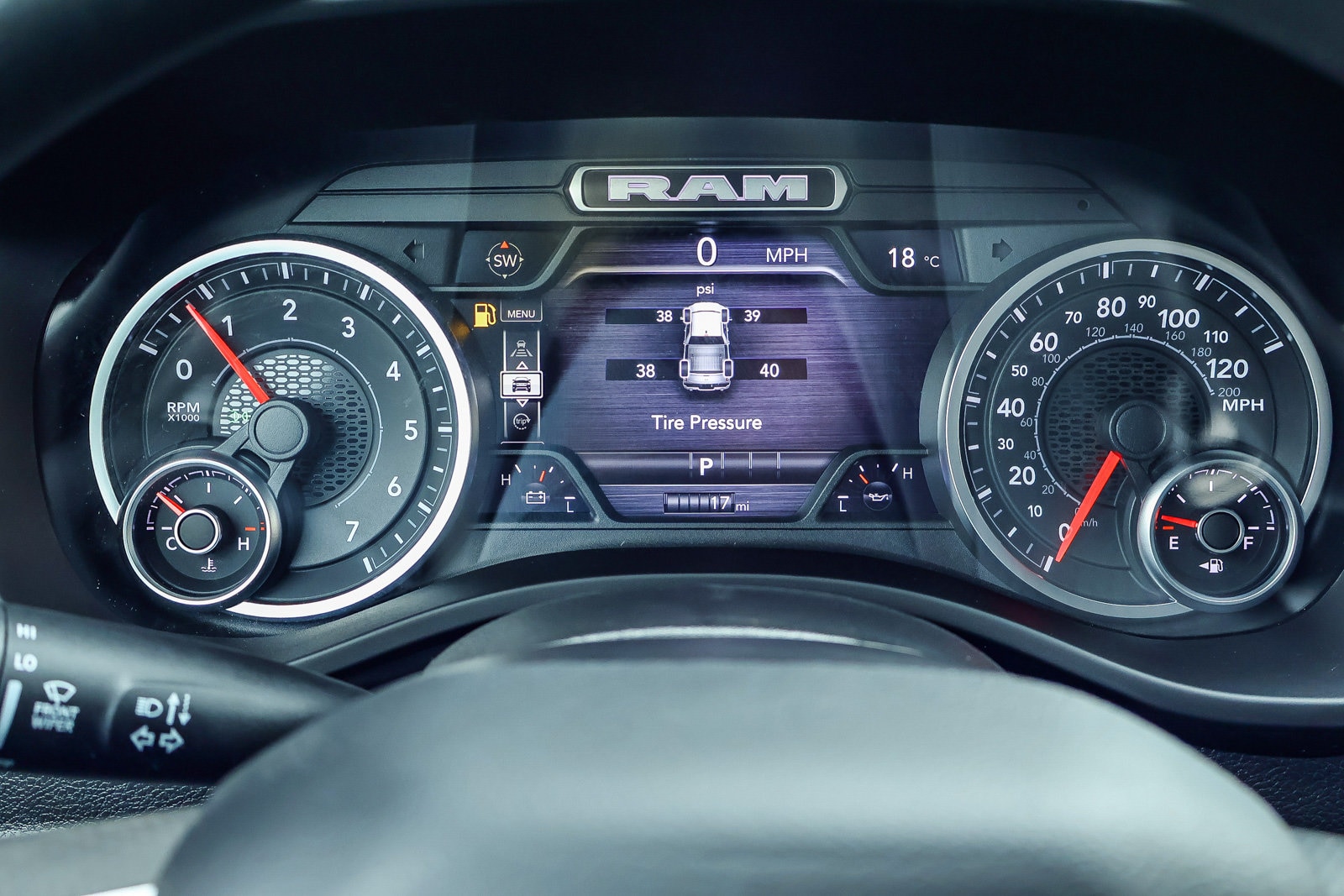 2026 Ram 1500 TRADESMAN CREW CAB 4X4 — foto 12 de 30