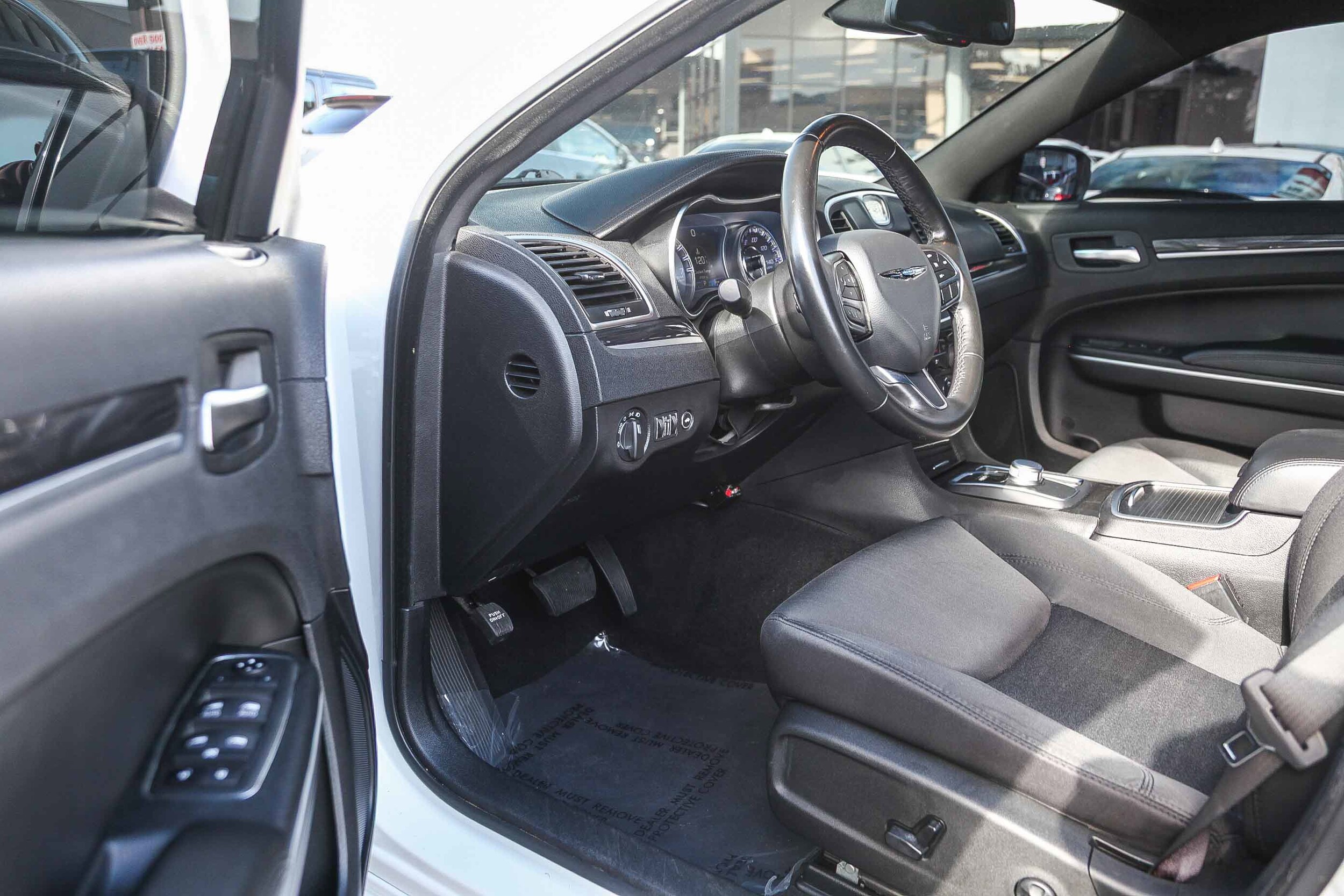 2020 Chrysler 300 Touring Limited photo 2