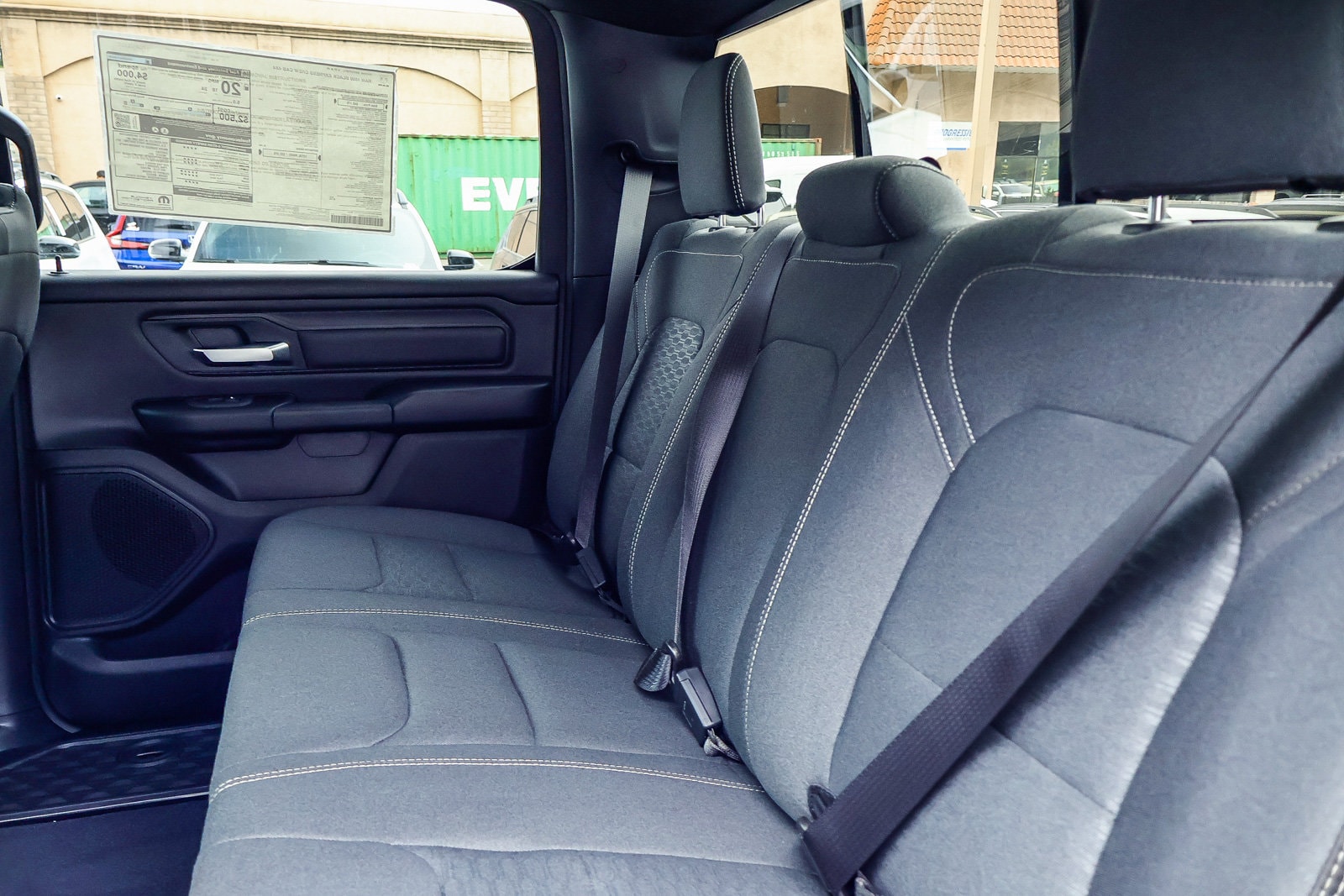 2026 Ram 1500 TRADESMAN CREW CAB 4X4 — foto 14 de 30