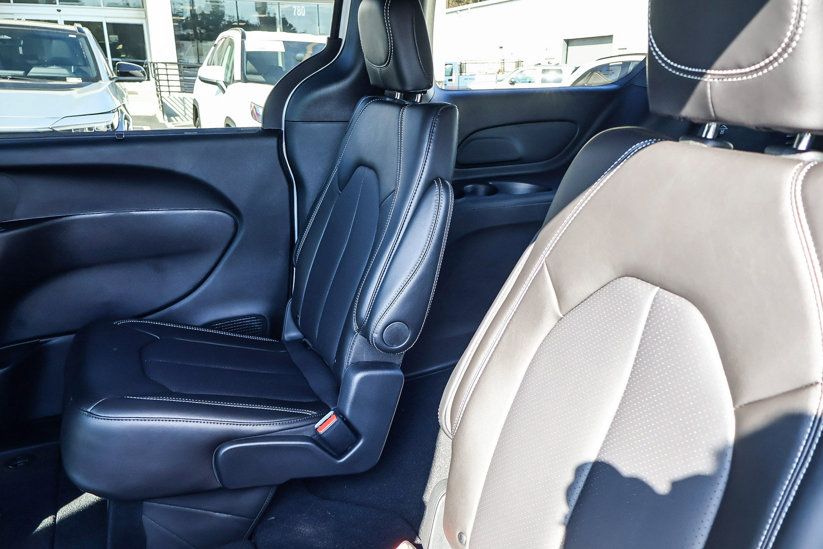 2026 Chrysler Pacifica Select - Photo 16