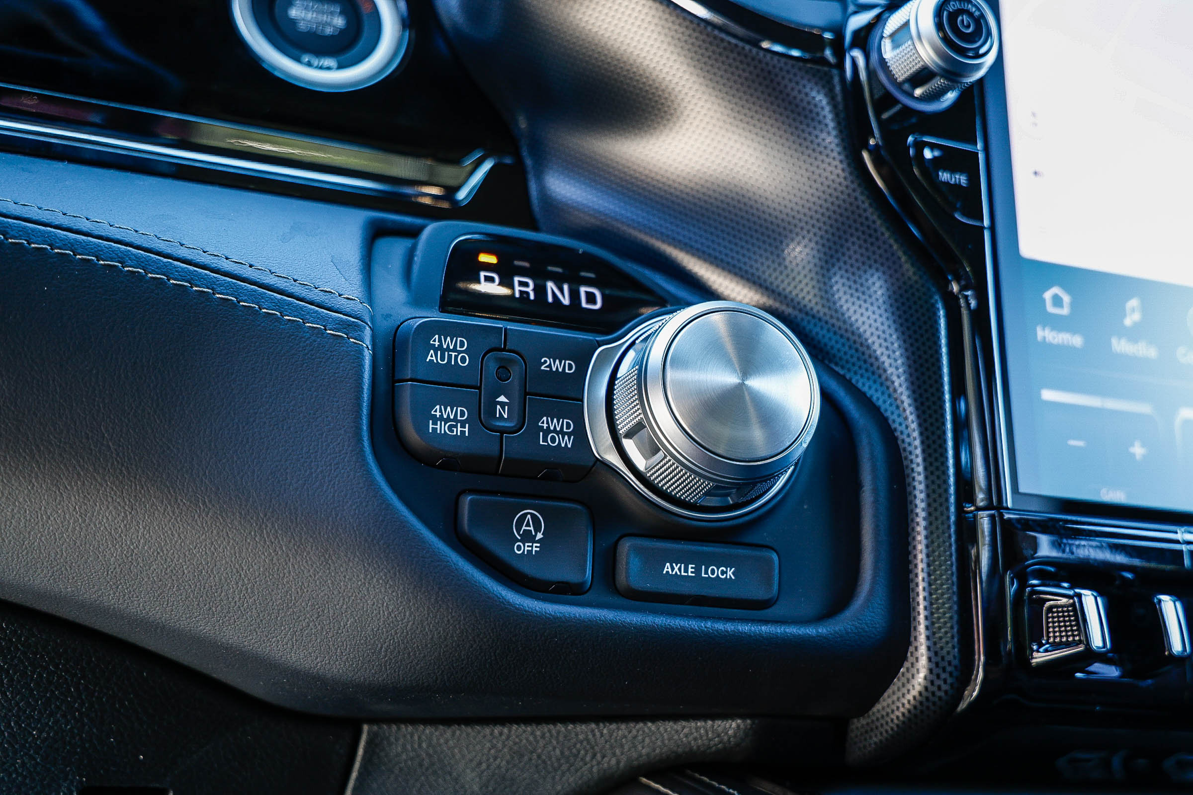 2026 Ram 1500 LIMITED CREW CAB 4X4 — 第 10 张照片，共 31 张