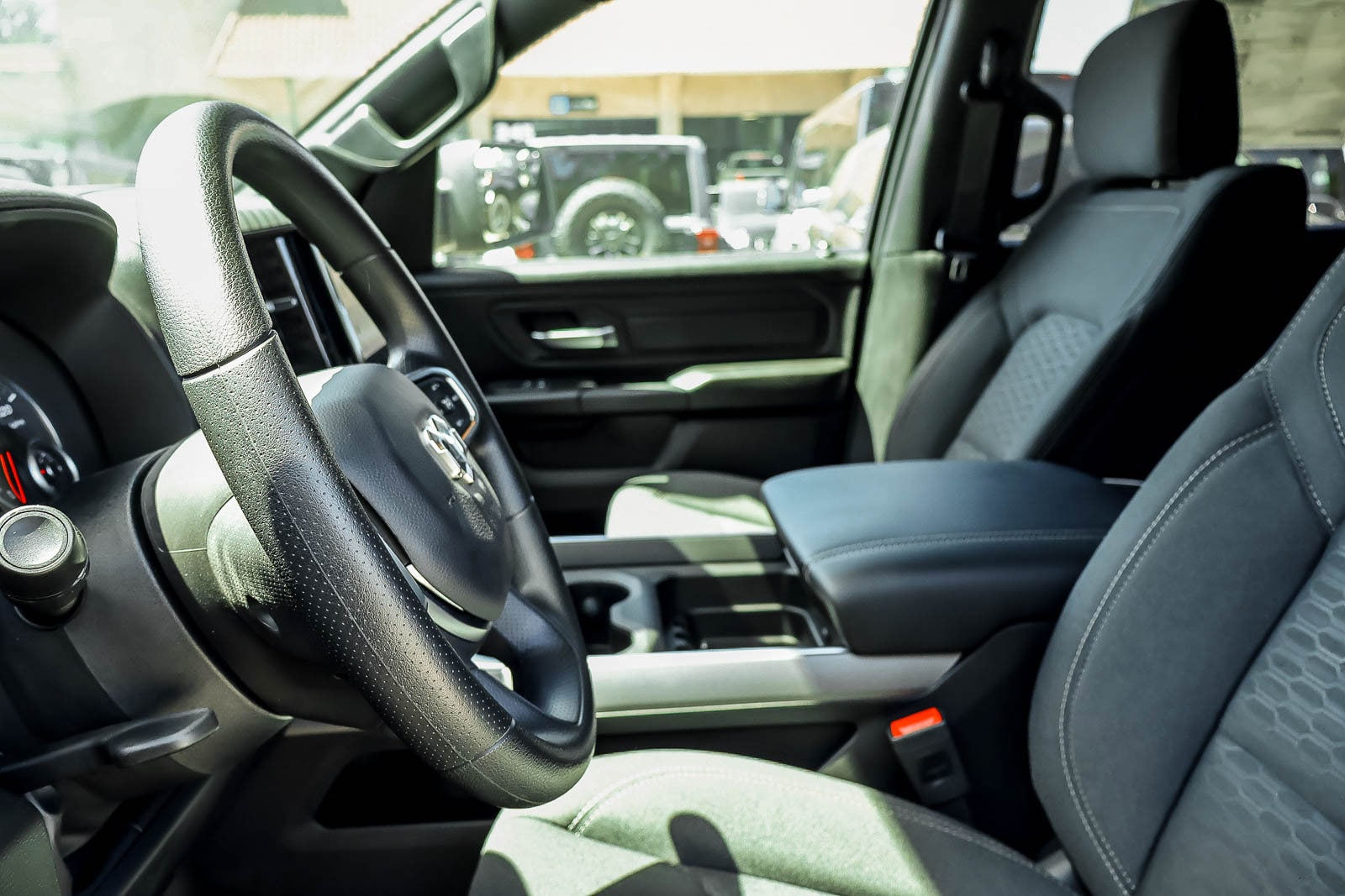 2026 Ram 1500 TRADESMAN CREW CAB 4X4 — foto 13 de 30