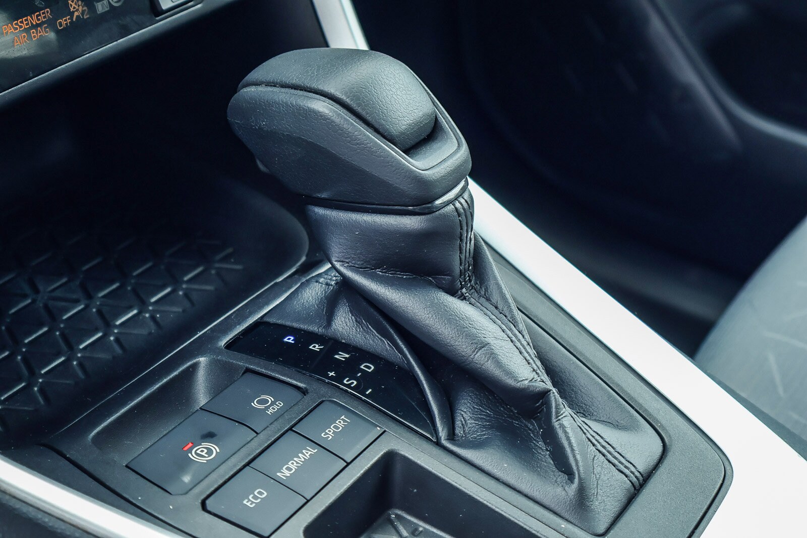 2019 Toyota RAV4 XLE - Photo 10