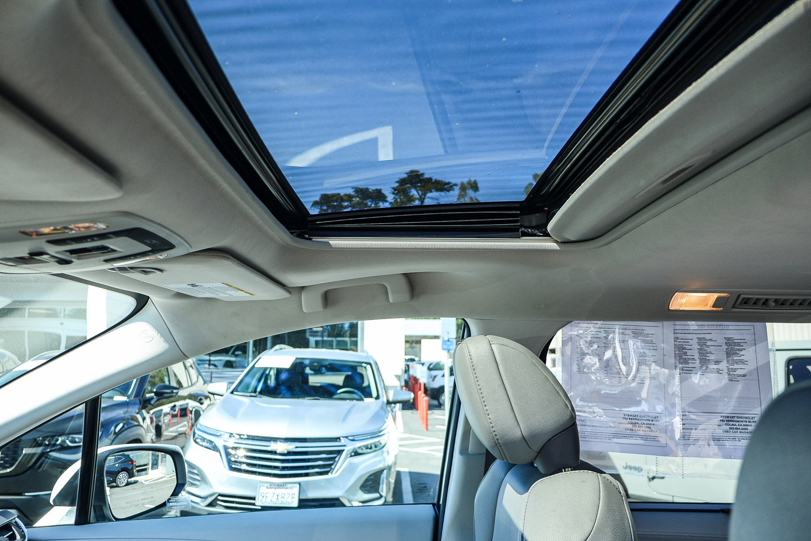 2023 Toyota Sienna XLE photo 6