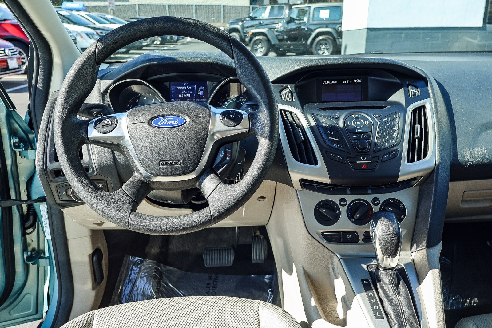 2012 Ford Focus SE photo 2