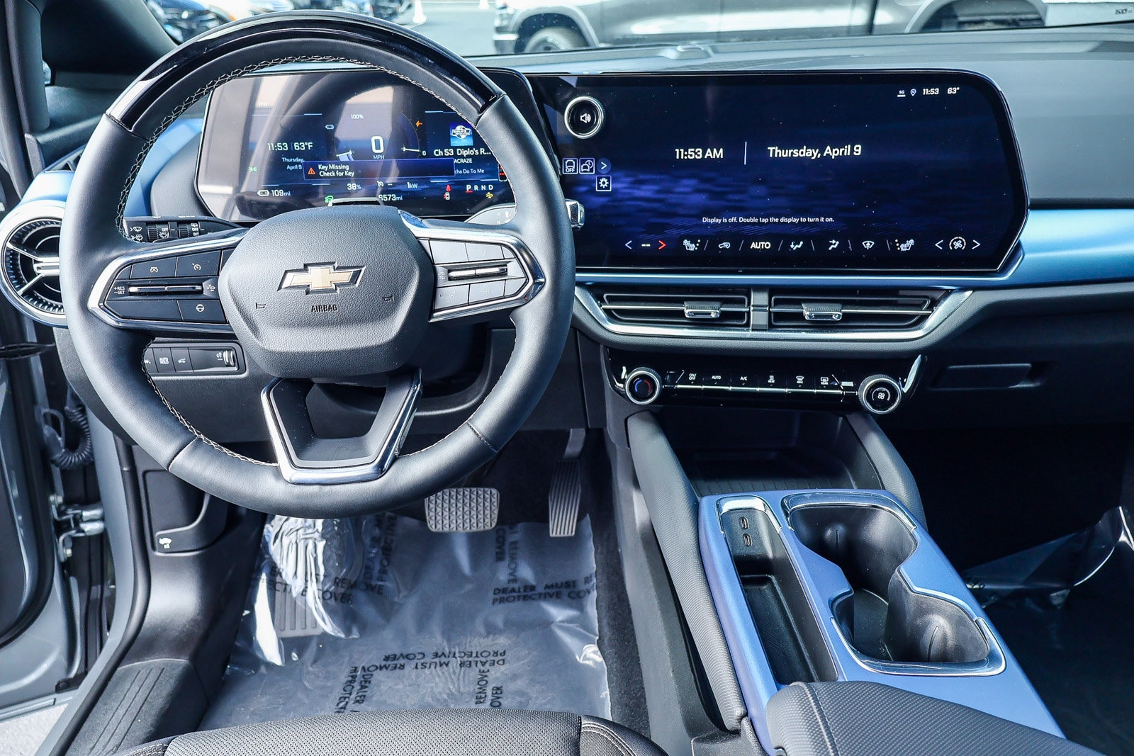 2024 Chevrolet Equinox EV 2LT photo 2