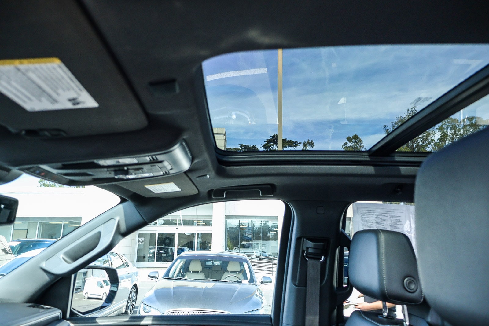 2023 Chevrolet Suburban Z71 photo 3