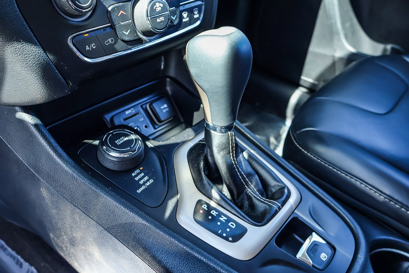 2016 Jeep Cherokee Limited photo 3