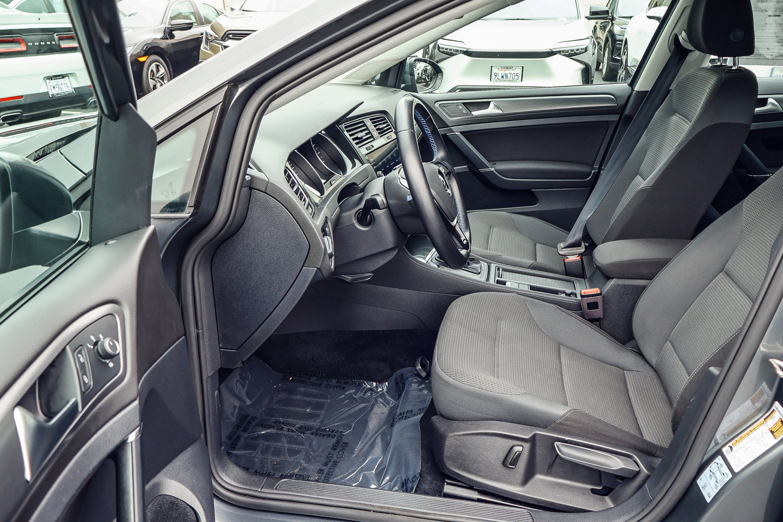 Used 2017 Volkswagen e-Golf e-Golf SE with VIN WVWKR7AU2HW954492 for sale in Colma, CA