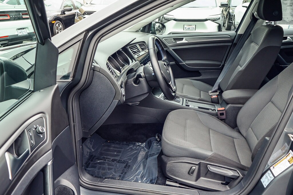 Used 2017 Volkswagen e-Golf SE