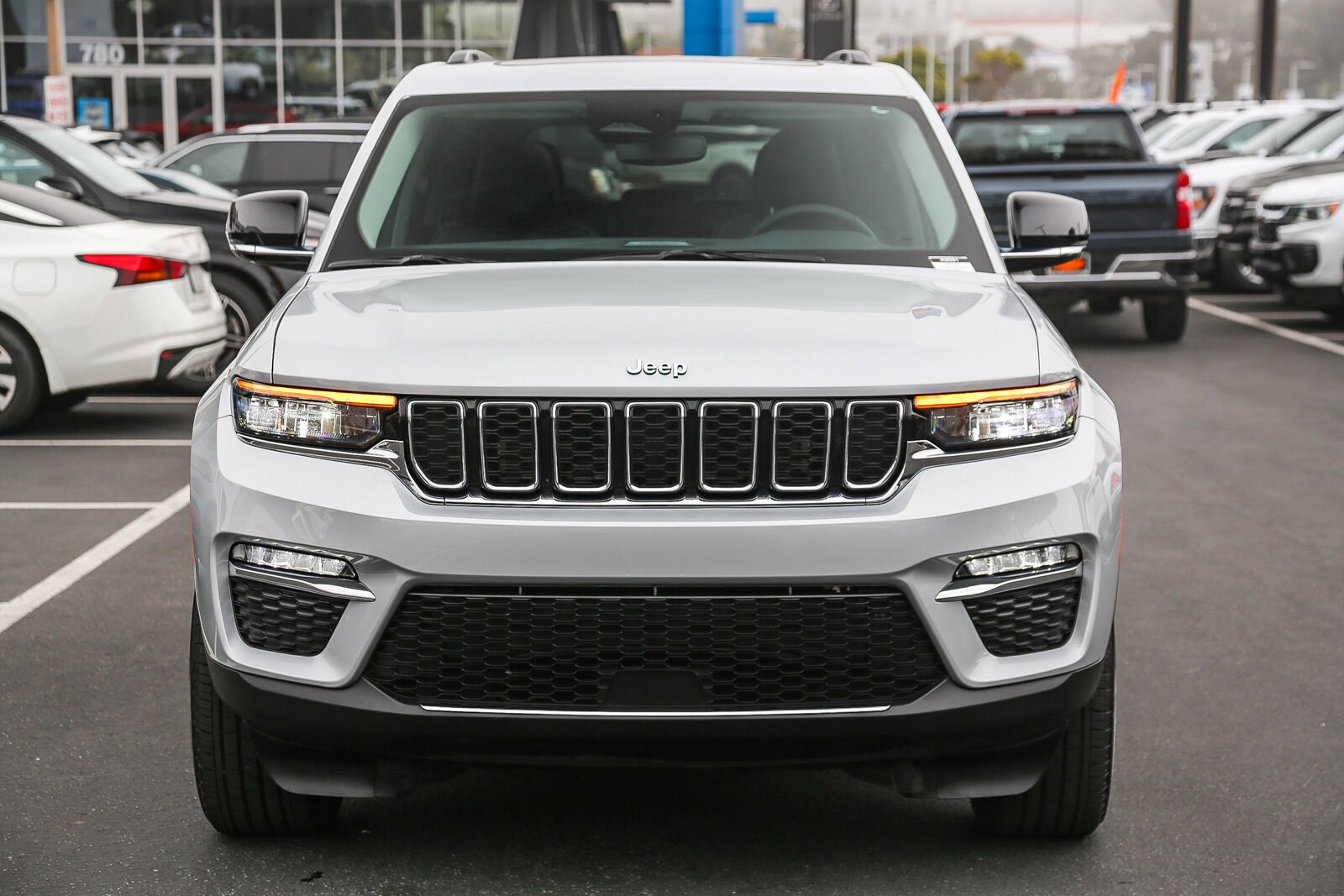 2022 Jeep Cherokee Limited 4xe photo 2