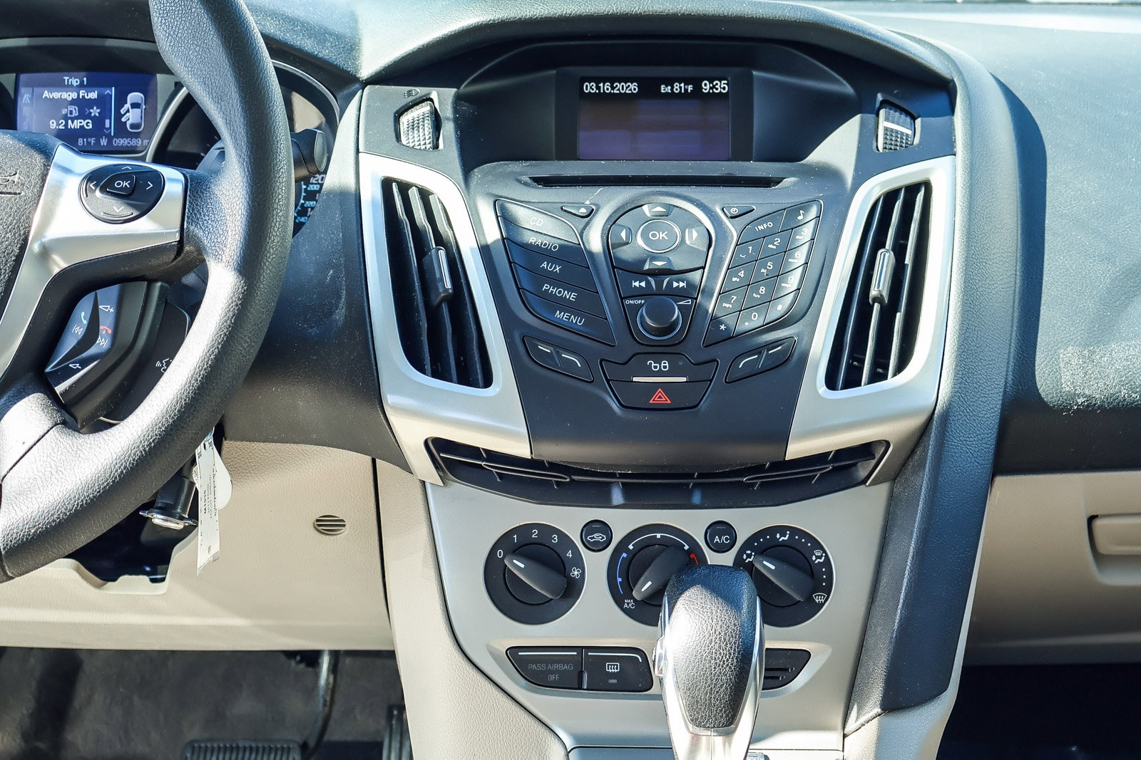 2012 Ford Focus SE photo 5