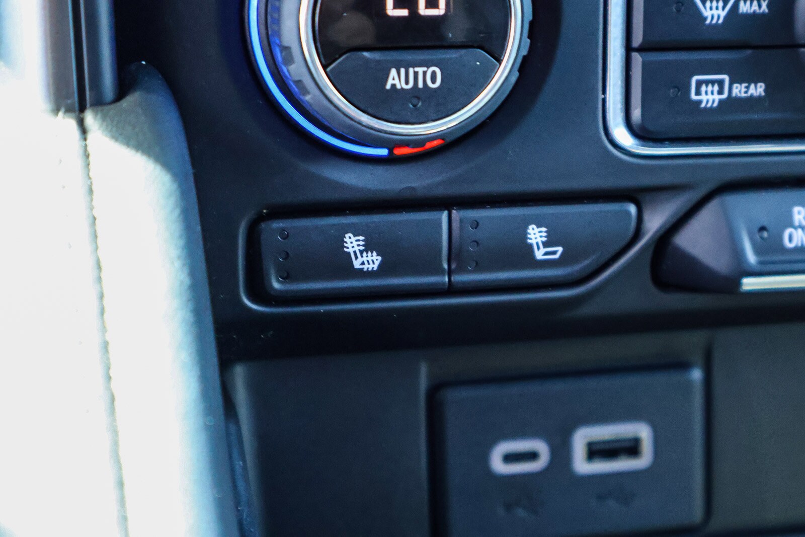 2023 Chevrolet Suburban Z71 photo 6