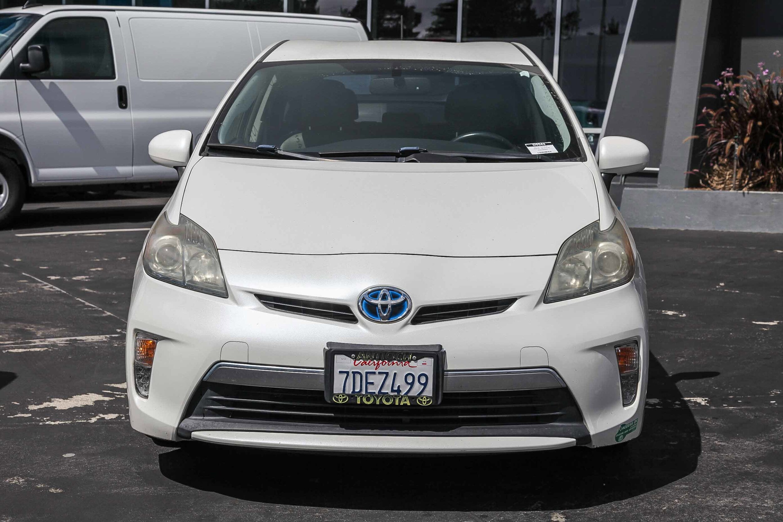 2014 Toyota Prius Plug-in Advanced photo 2