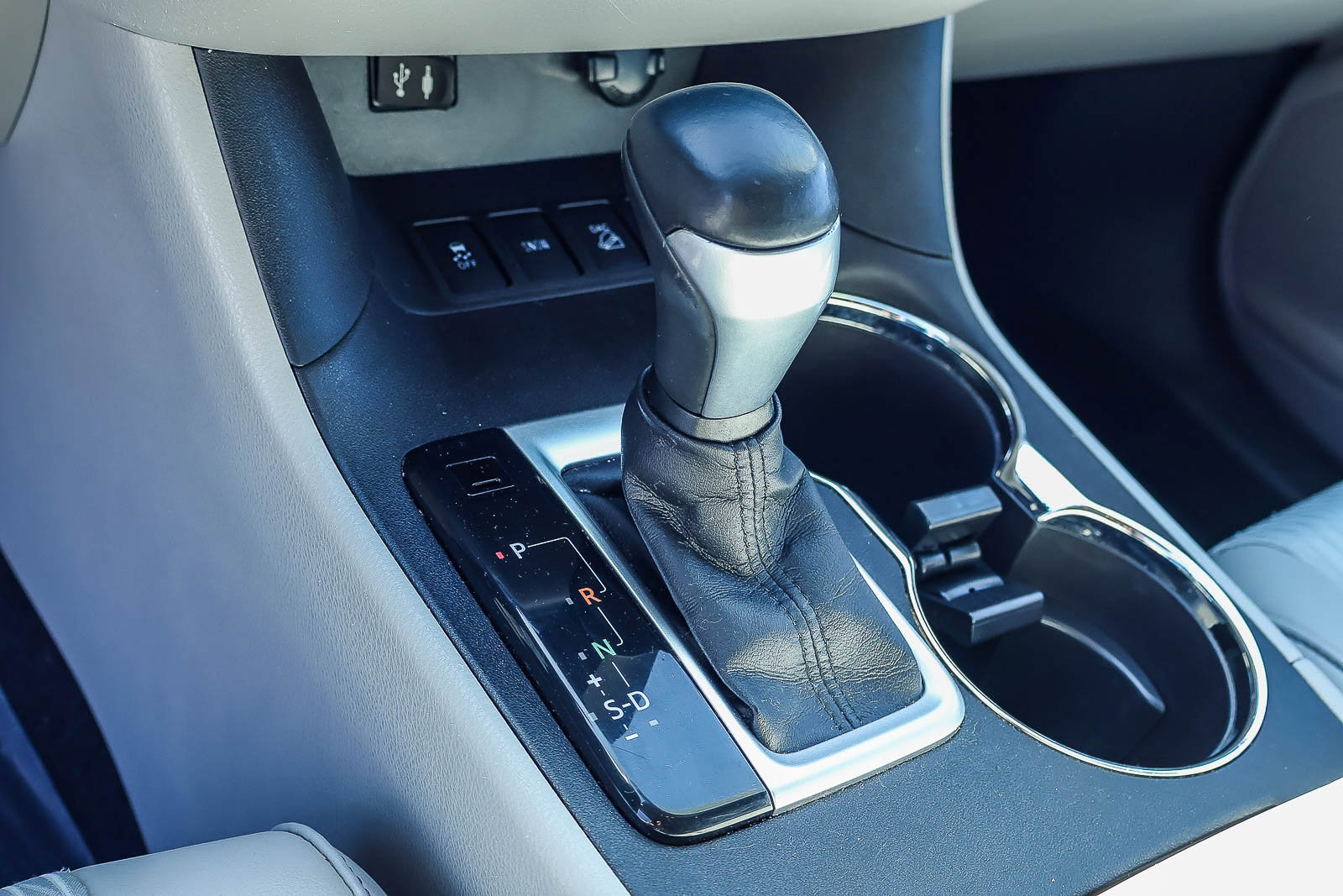 2015 Toyota Highlander LE photo 3