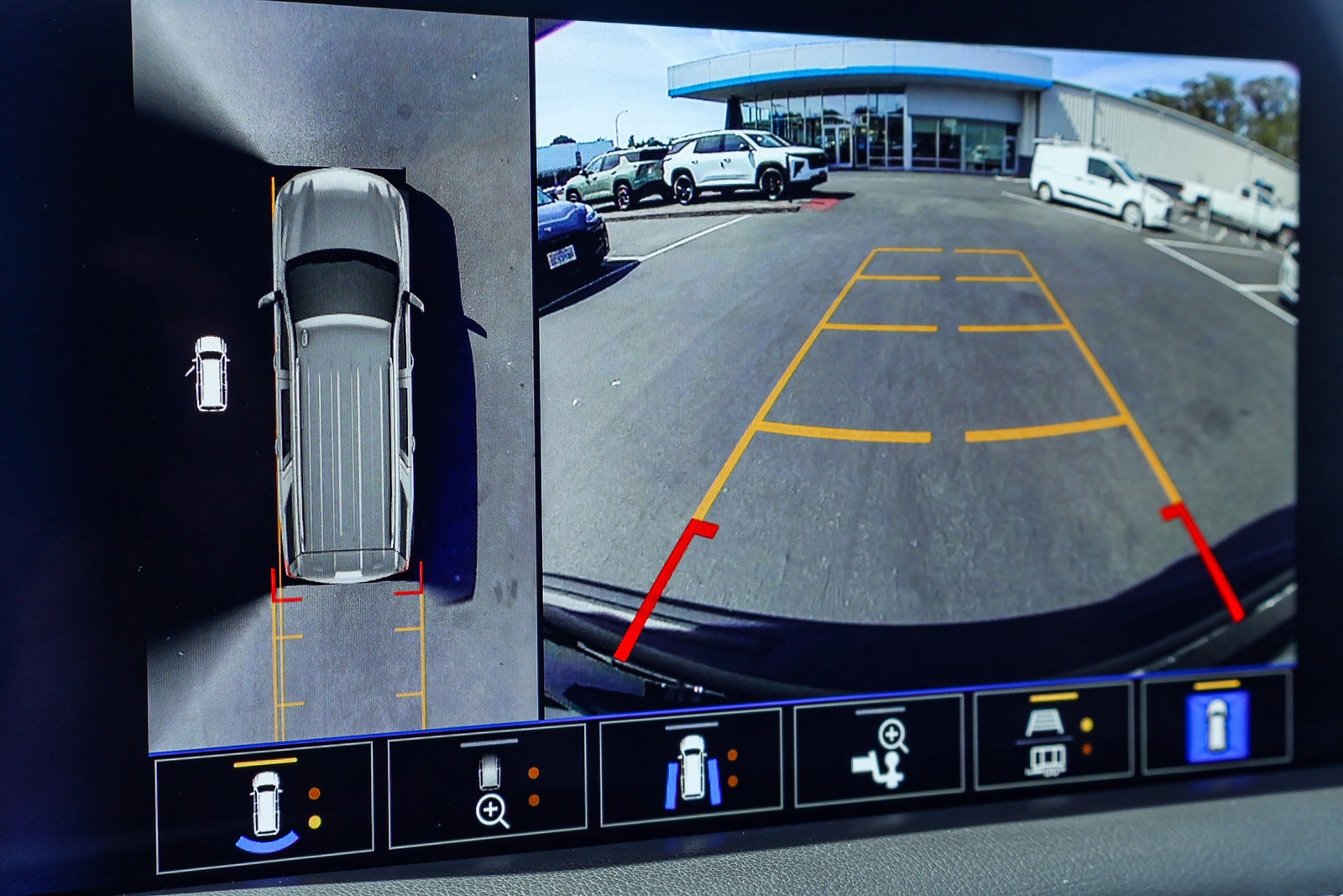 2023 Chevrolet Suburban Z71 photo 5