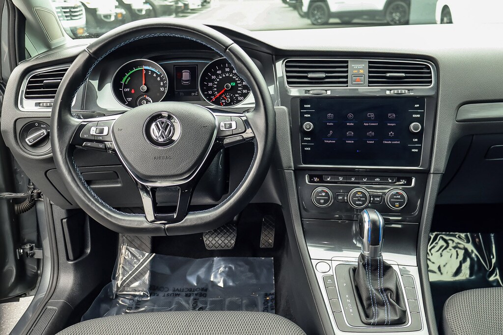 Used 2017 Volkswagen e-Golf SE