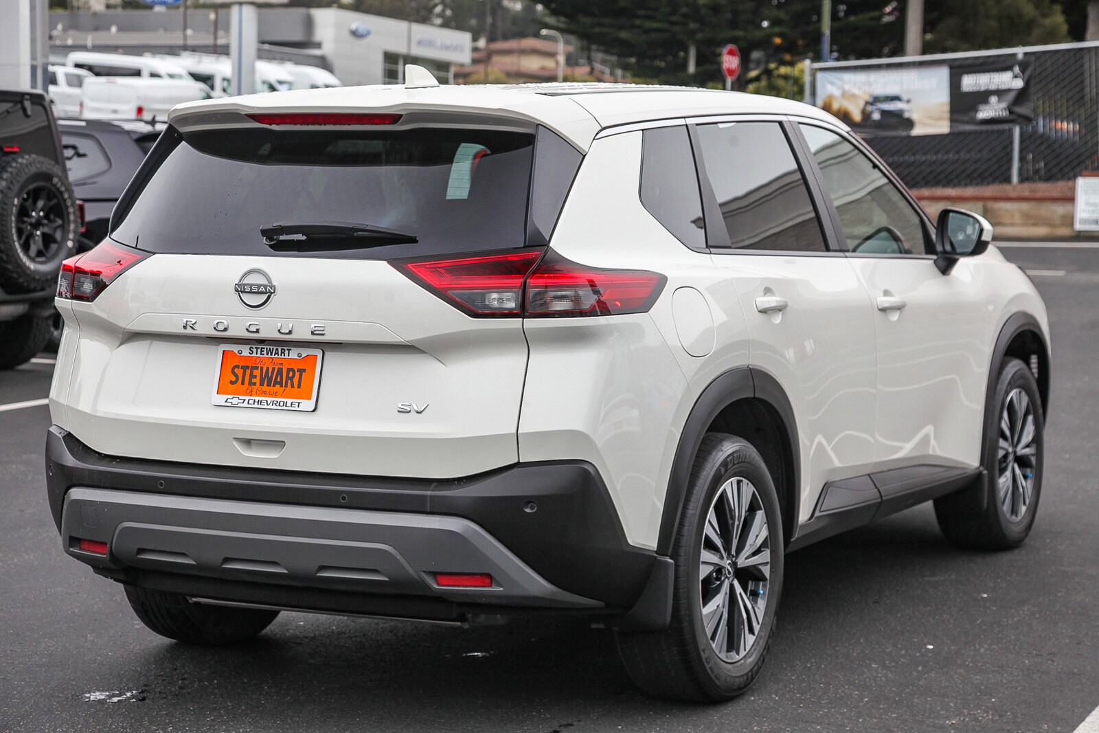 2023 Nissan Rogue SV photo 4