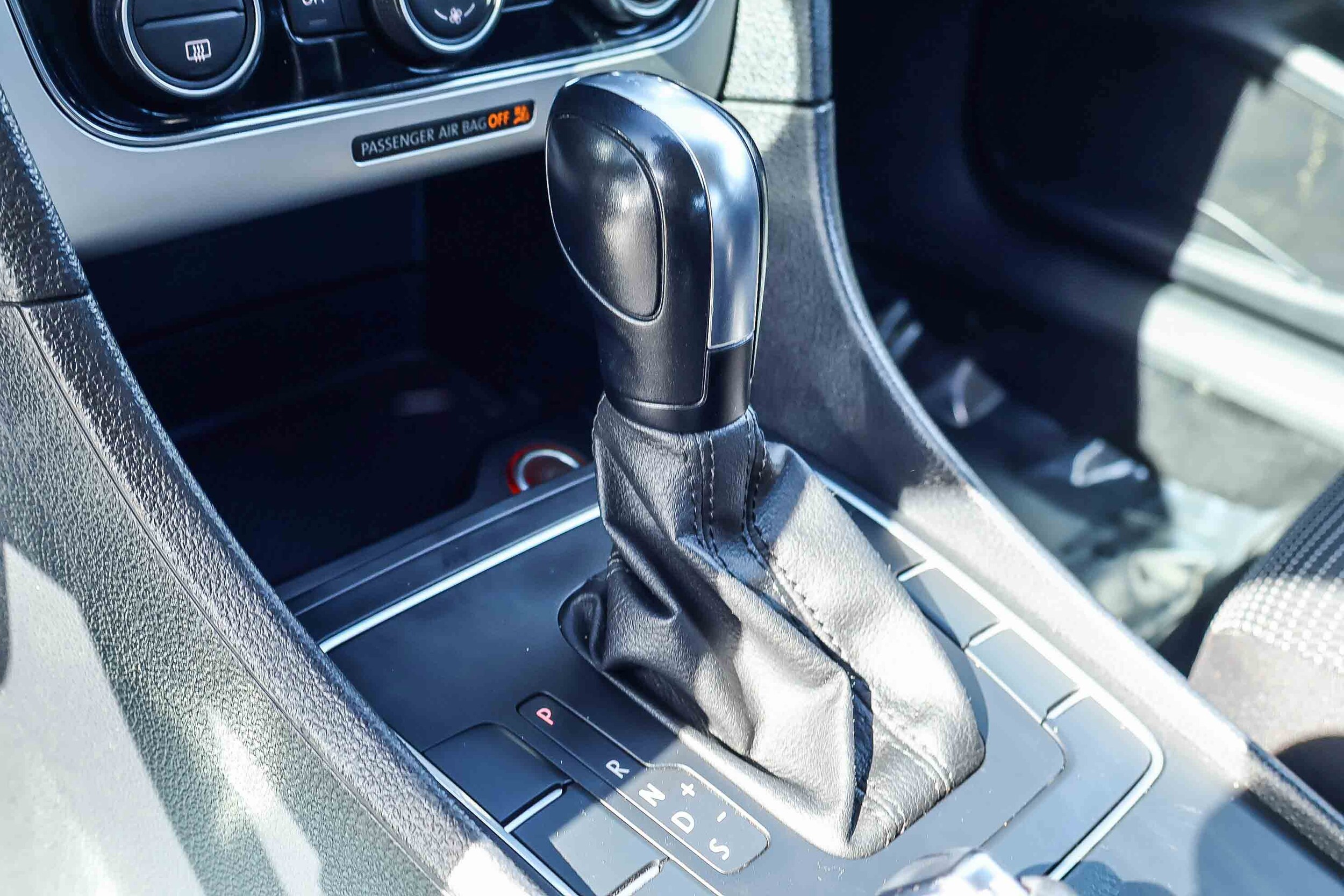 2016 Volkswagen Passat 1.8T S photo 3