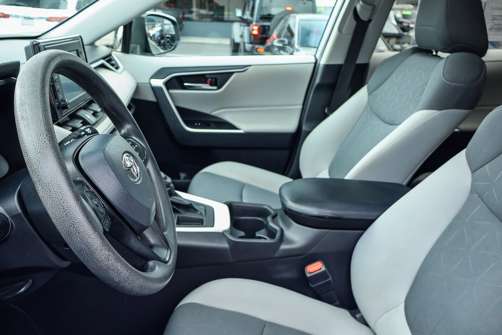 2019 Toyota RAV4 XLE - Photo 14