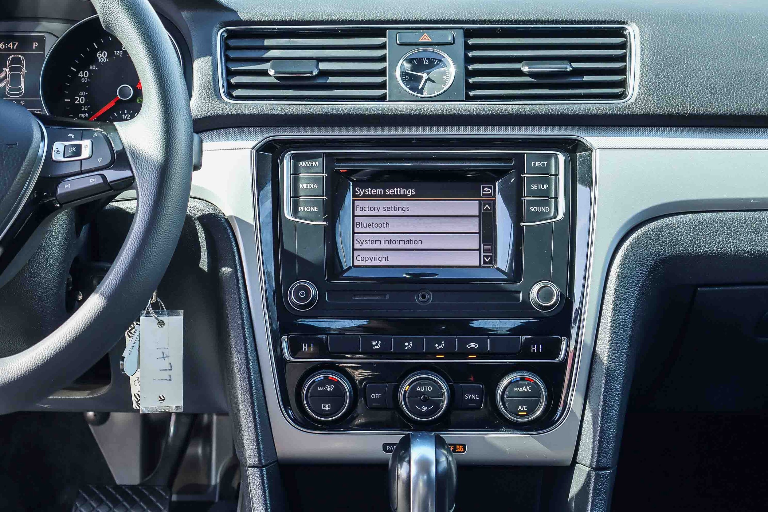 2016 Volkswagen Passat 1.8T S photo 6