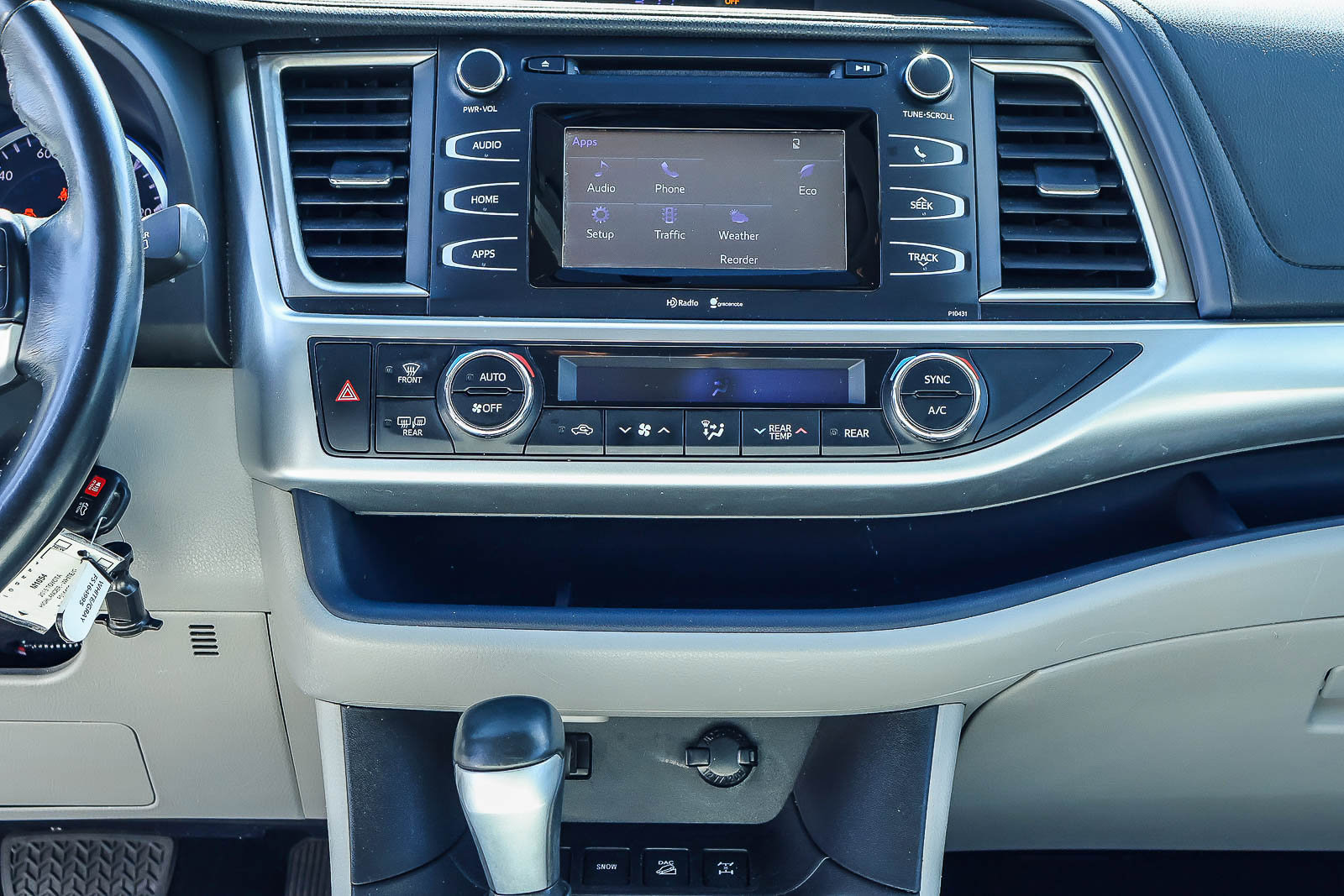 2015 Toyota Highlander LE photo 6