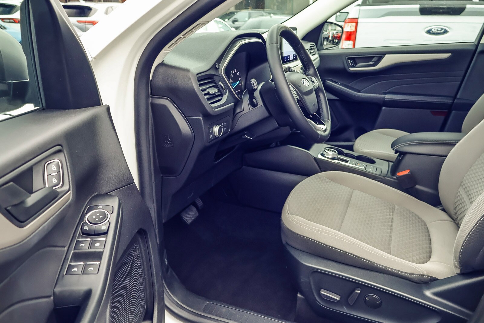 2022 Ford Escape SE Plug-In Hybrid photo 2