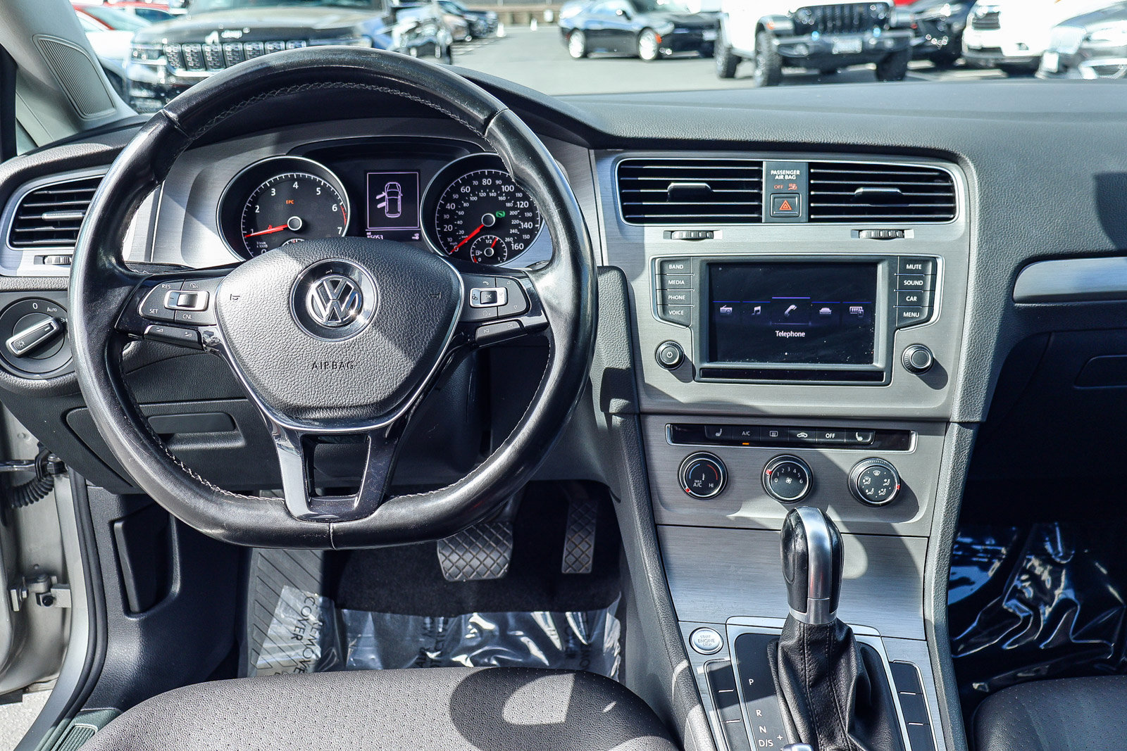 2017 Volkswagen Golf S photo 2