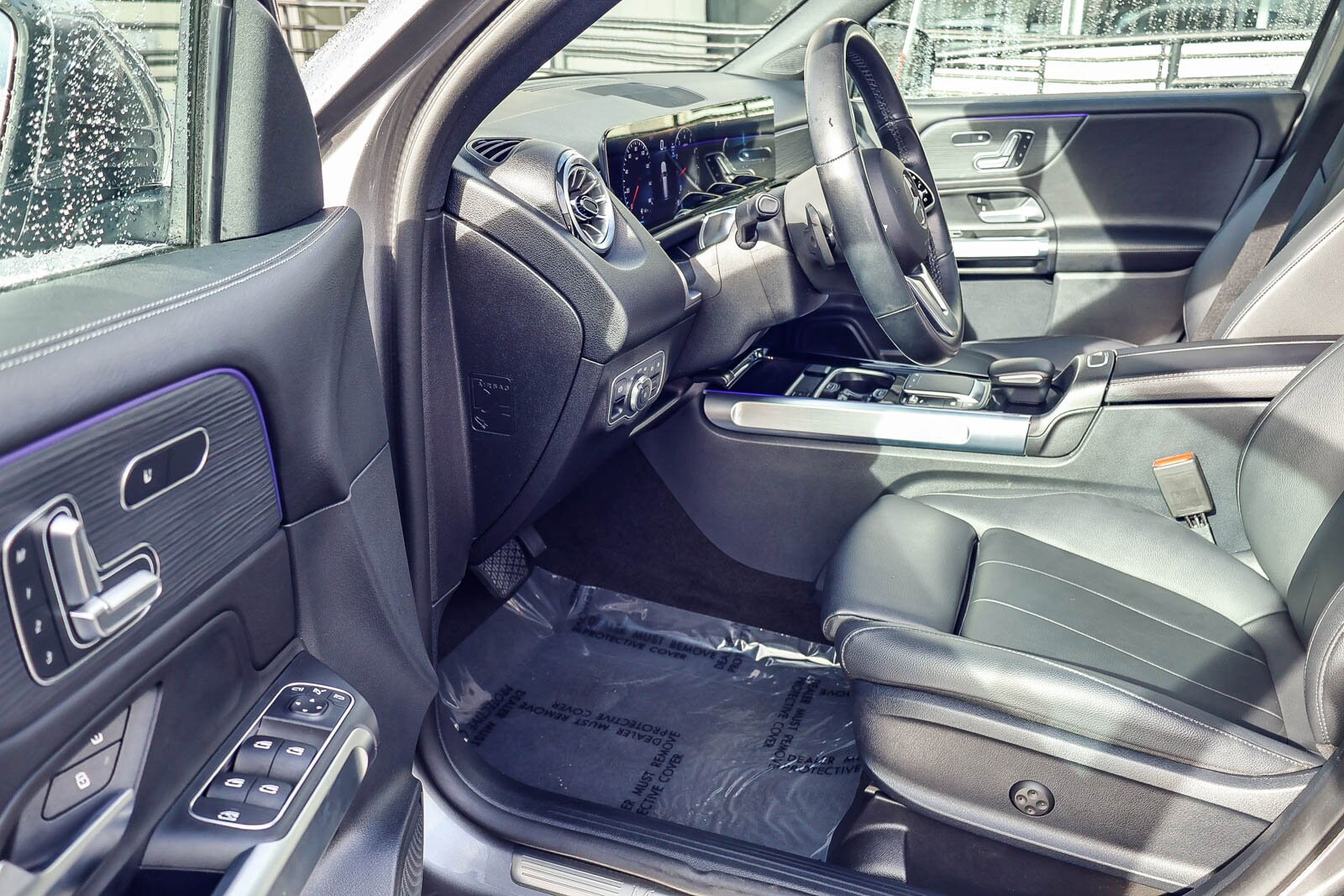 2023 Mercedes Benz GLB 250 4MATIC photo 2