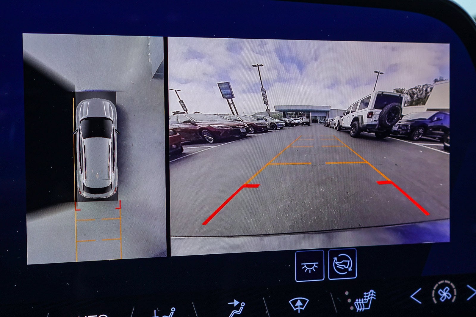 2024 Chevrolet Equinox EV 2LT photo 5