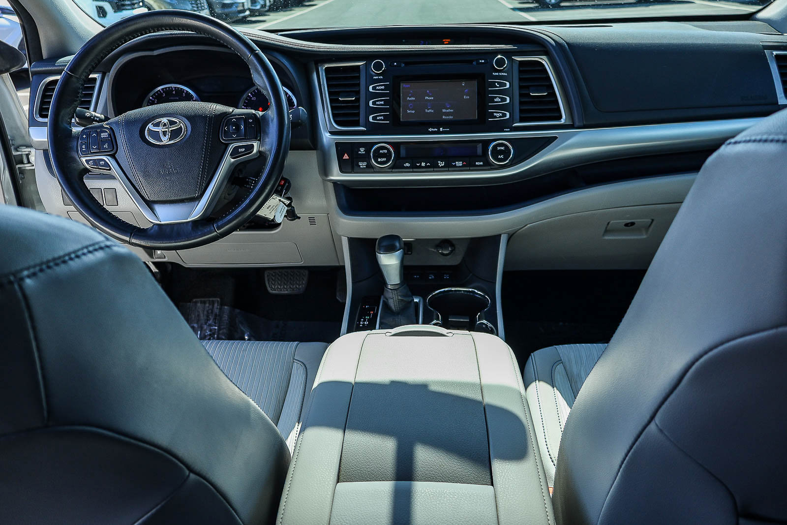 2015 Toyota Highlander LE photo 5