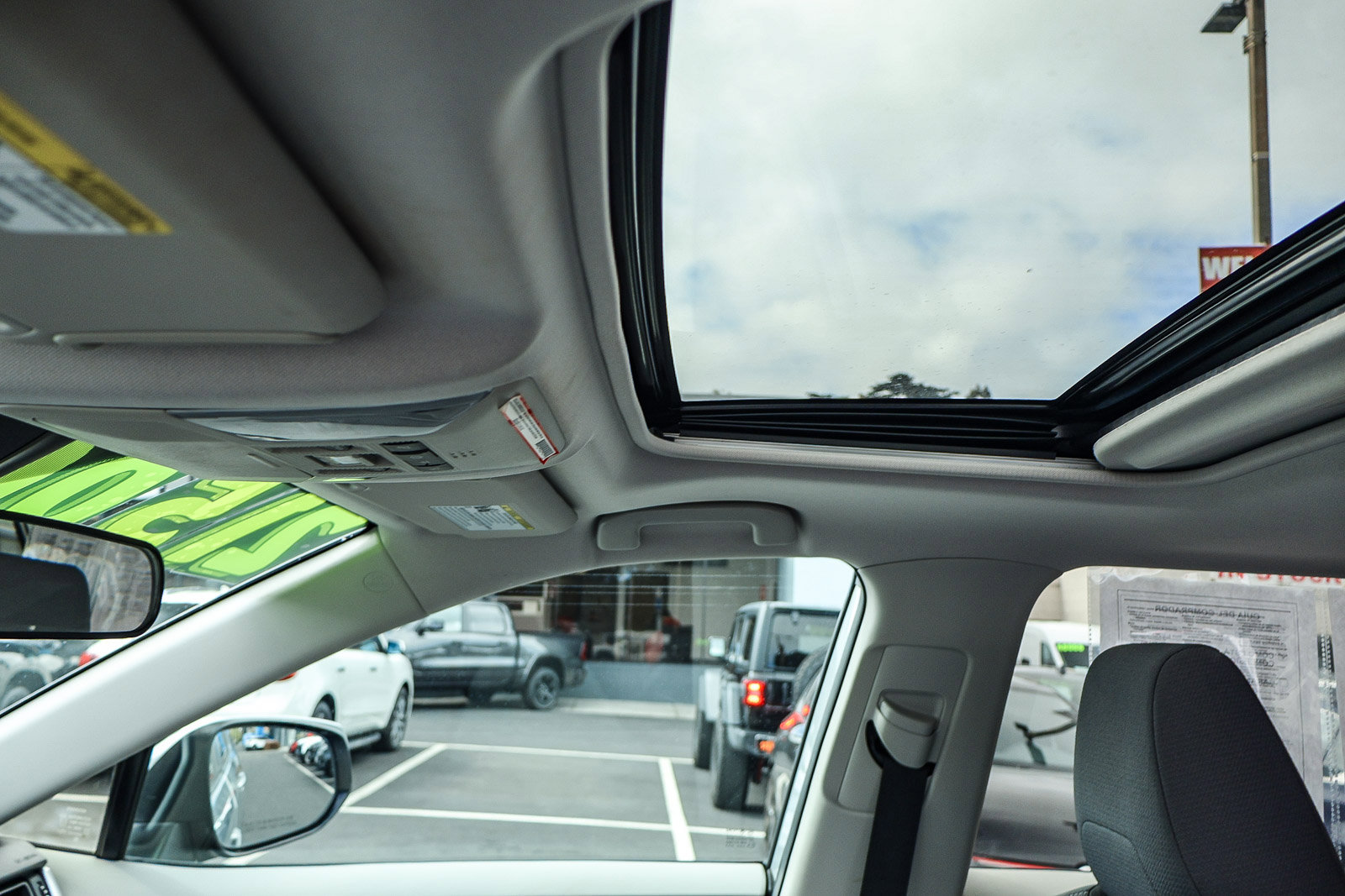 2019 Toyota RAV4 XLE - Photo 7
