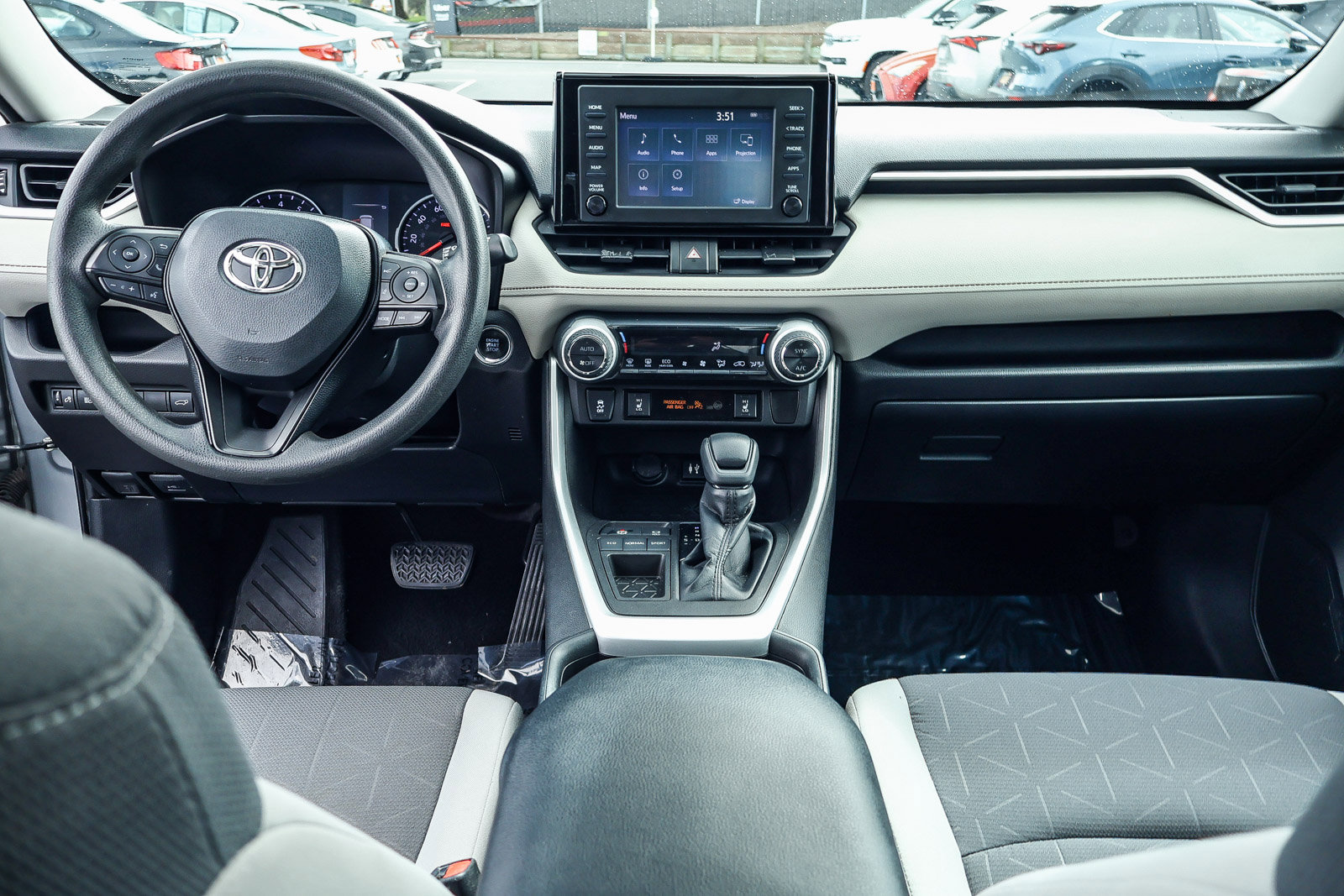 2019 Toyota RAV4 XLE - Photo 8