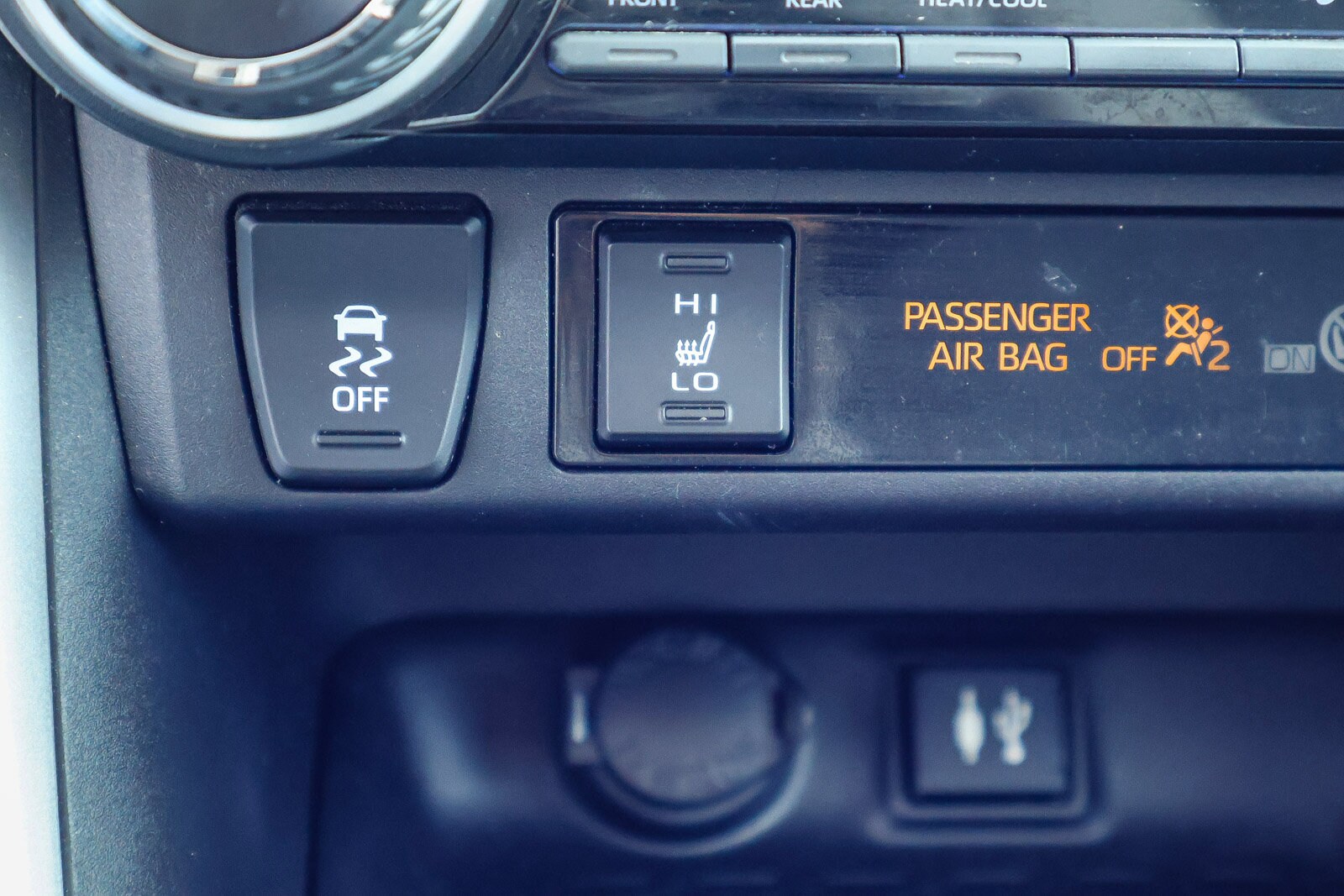 2019 Toyota RAV4 XLE - Photo 6