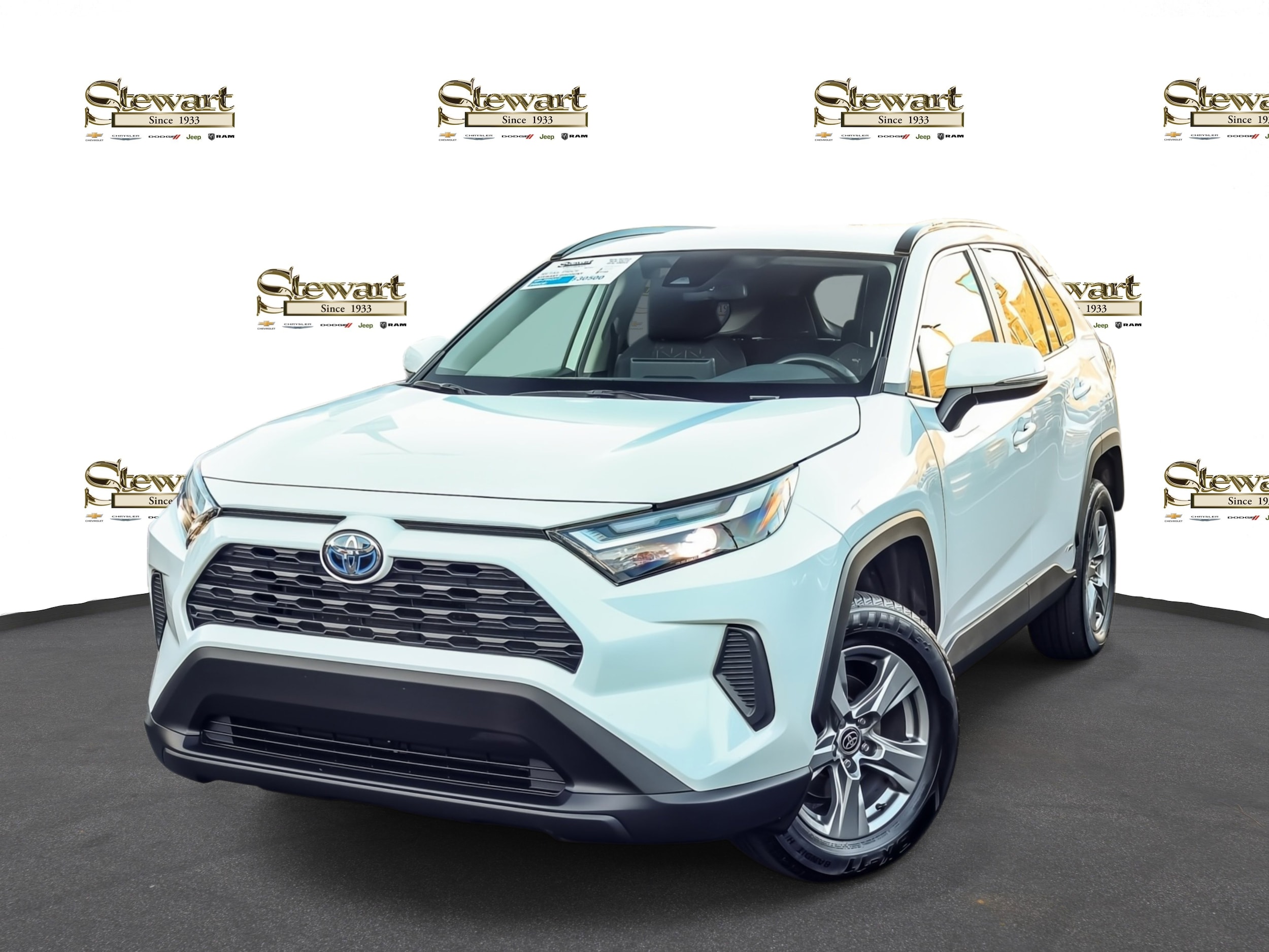 2024 Toyota RAV4 XLE's photo