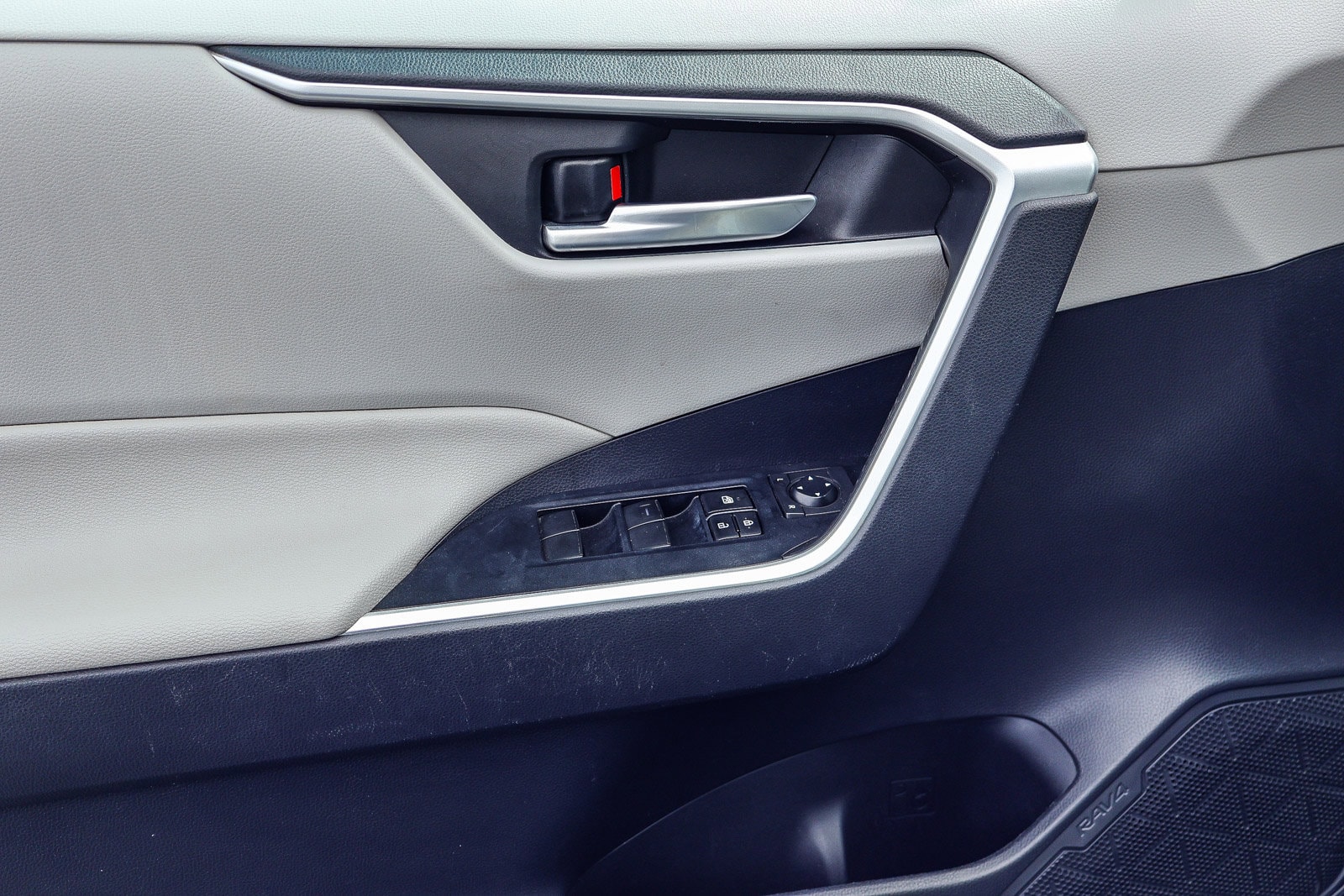 2019 Toyota RAV4 XLE - Photo 11