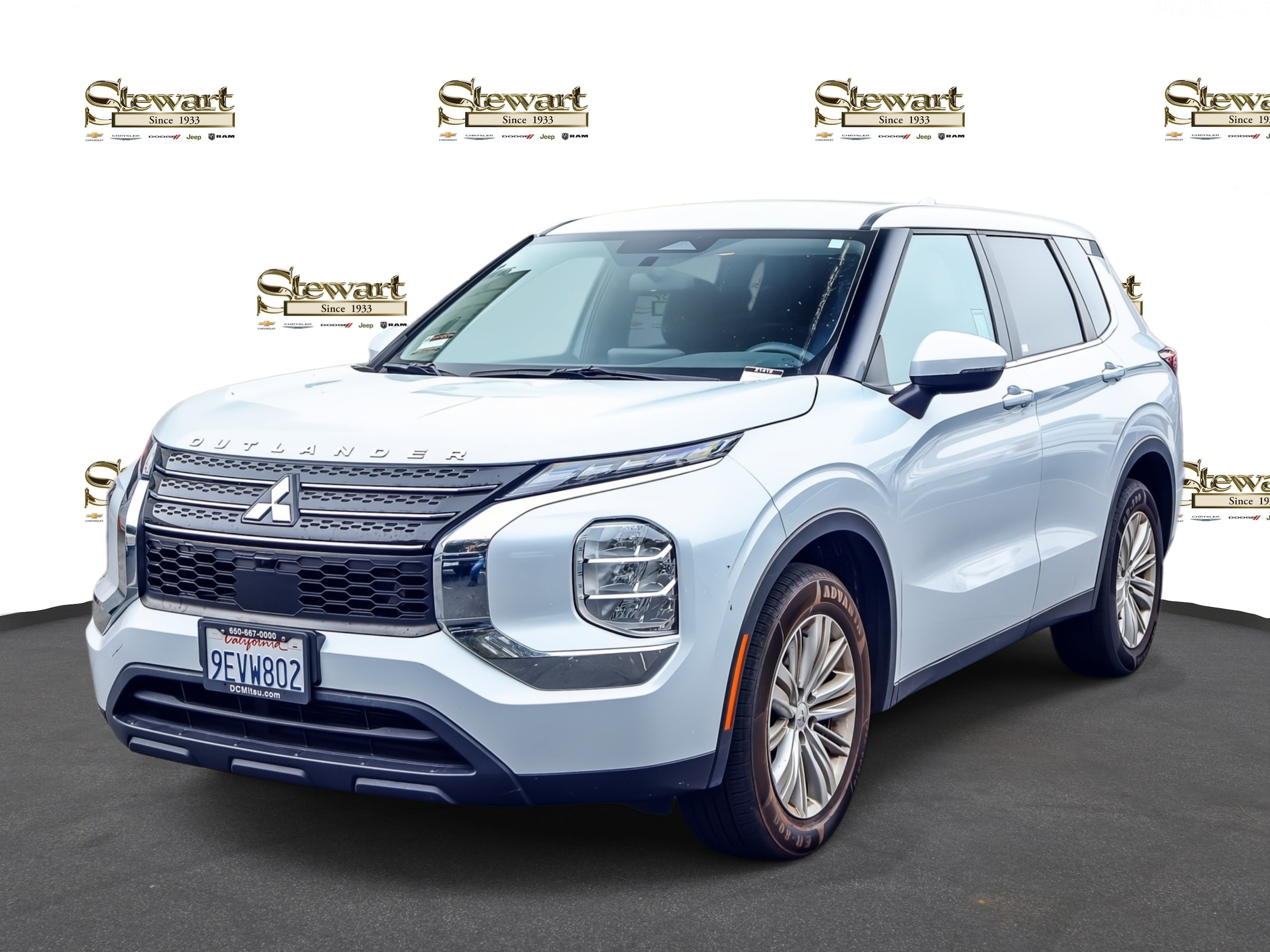 2023 Mitsubishi Outlander ES 2WD's photo