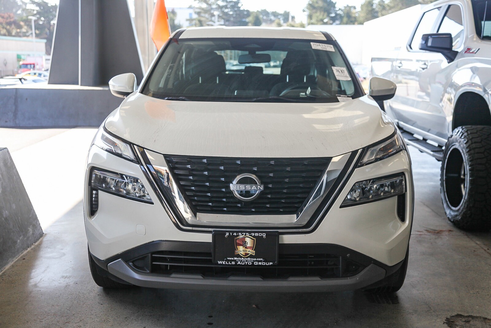 2023 Nissan Rogue SV photo 2